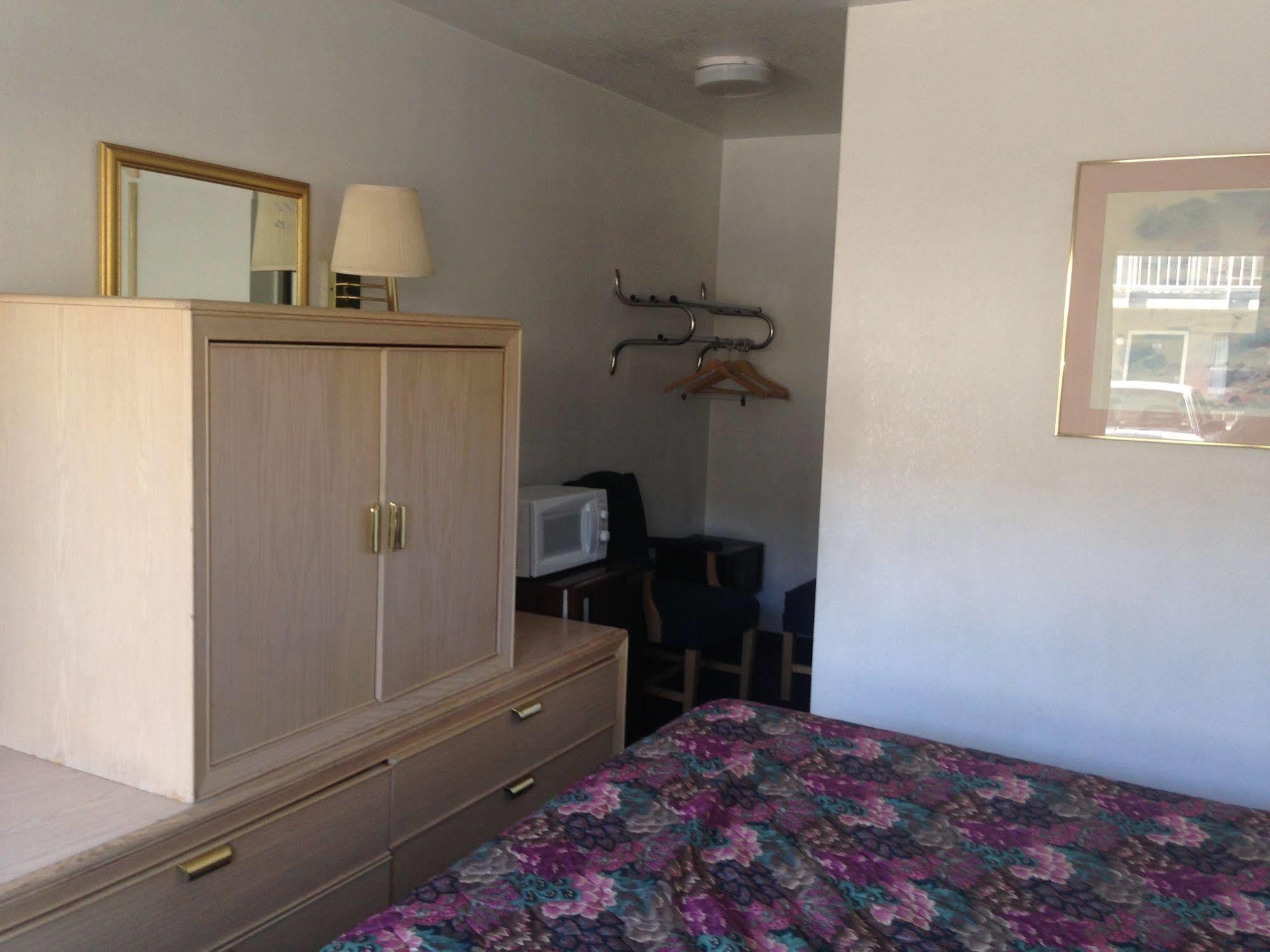 American Budget Inn And Suites-Modesto Eksteriør bilde