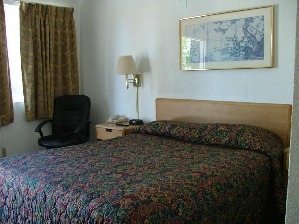 American Budget Inn And Suites-Modesto Eksteriør bilde