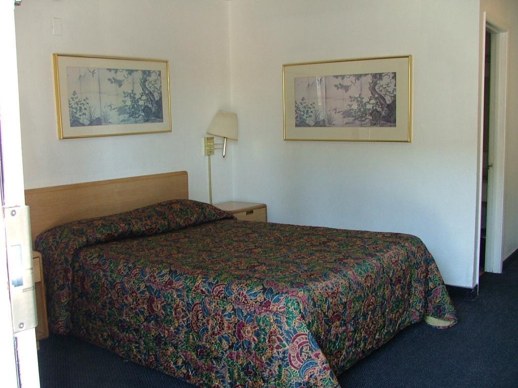 American Budget Inn And Suites-Modesto Eksteriør bilde